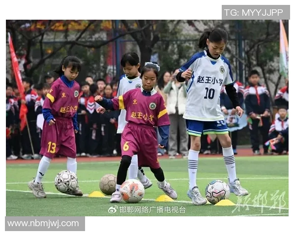 小学足球赛精彩纷呈学生们在绿茵场上展现拼搏精神与团队合作魅力